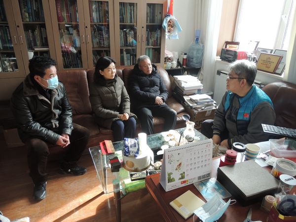 春节前夕，省台盟主委孔令智走访慰问在长过年的台湾同胞
